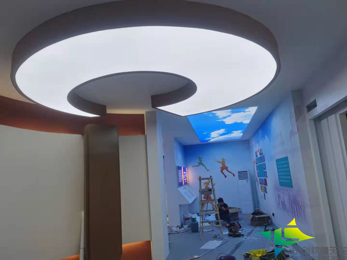 萊蕪十七中學展廳軟膜天花案例展示 萊蕪十七中學展廳軟膜天花案例展示